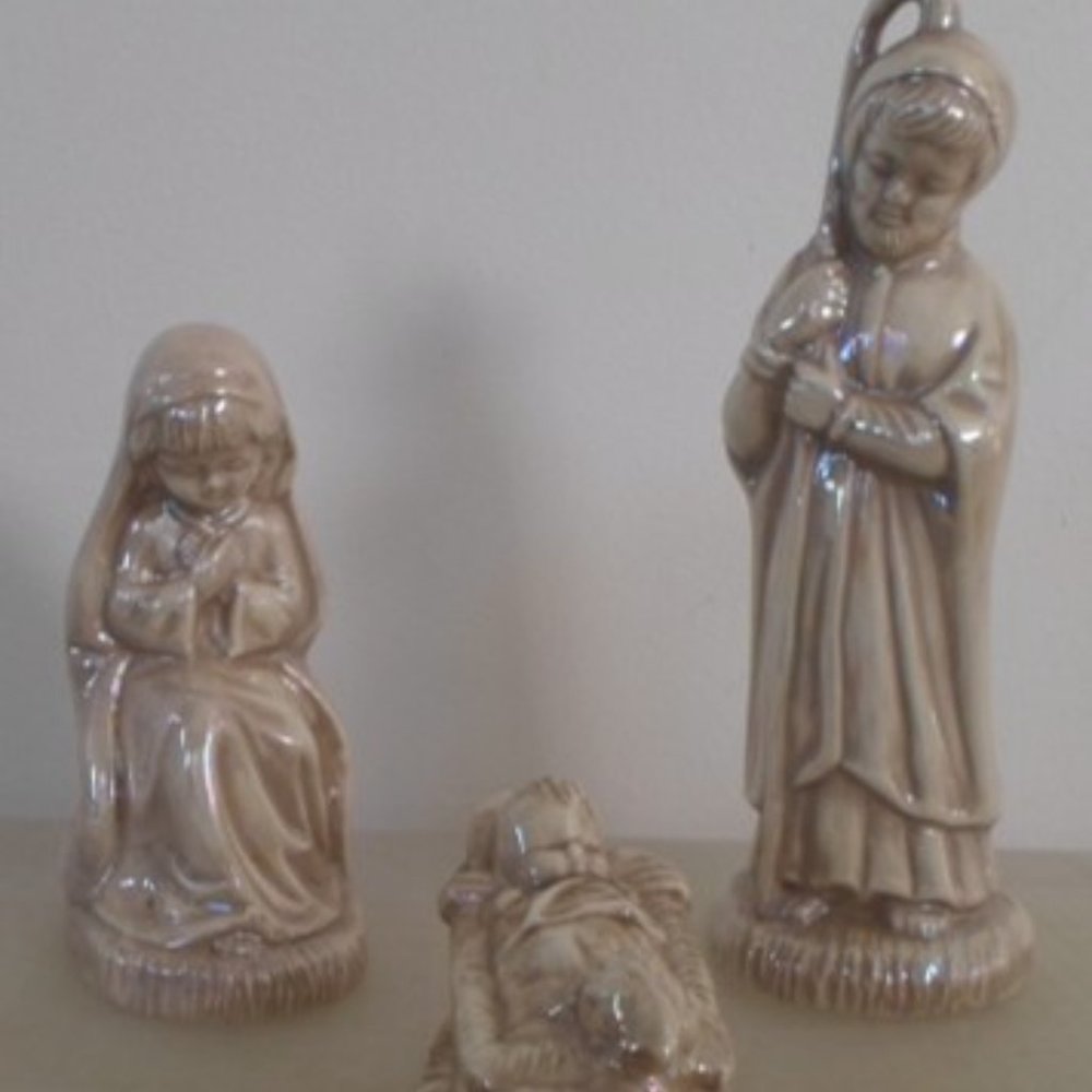 Nativity Set – Mother of Pearl Ceramic Glaze